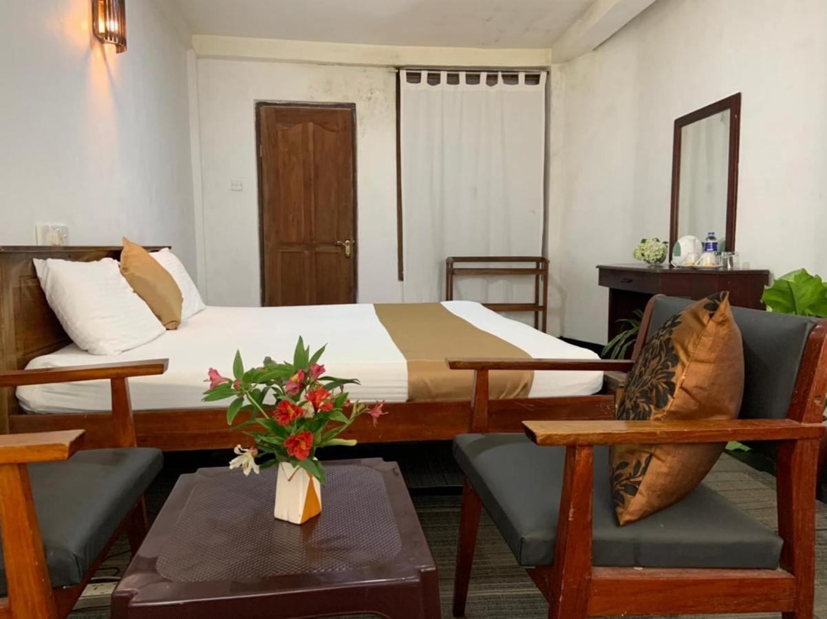 Golden King Guest Acomodação com café da manhã Nuwara Eliya Exterior foto